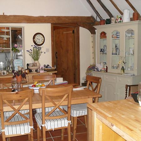 Church Hall Farm Bed And Breakfast Broxted ภายนอก รูปภาพ