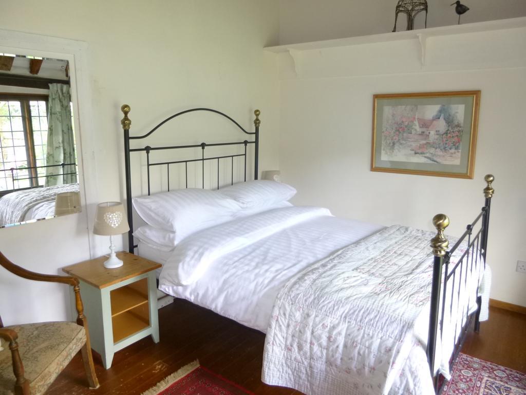 Church Hall Farm Bed And Breakfast Broxted ห้อง รูปภาพ