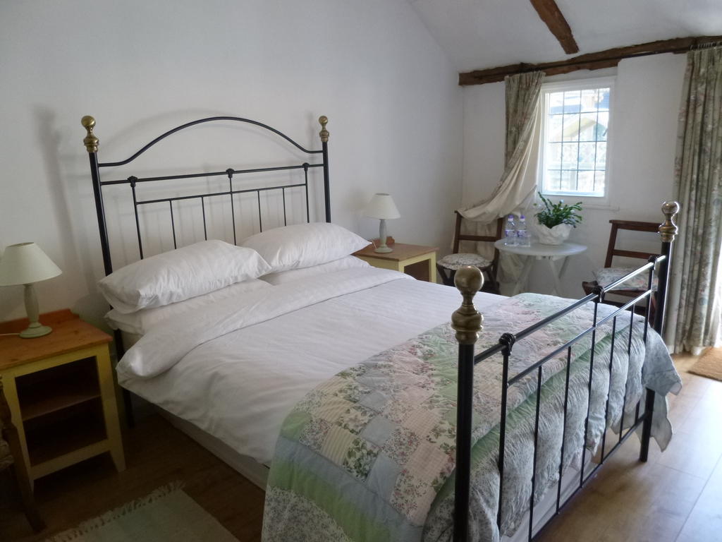 Church Hall Farm Bed And Breakfast Broxted ห้อง รูปภาพ