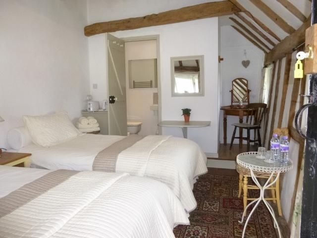 Church Hall Farm Bed And Breakfast Broxted ห้อง รูปภาพ